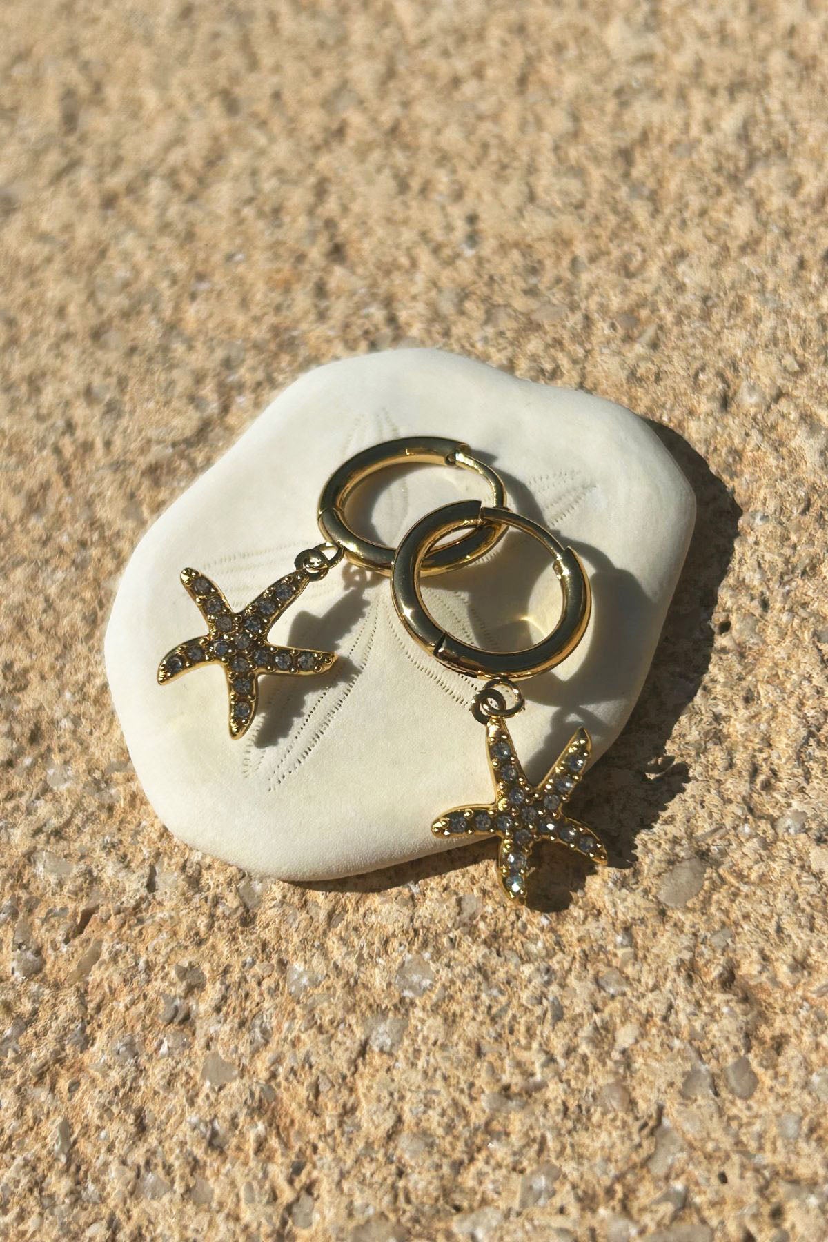 Starfish Huggie Earrings - Gold