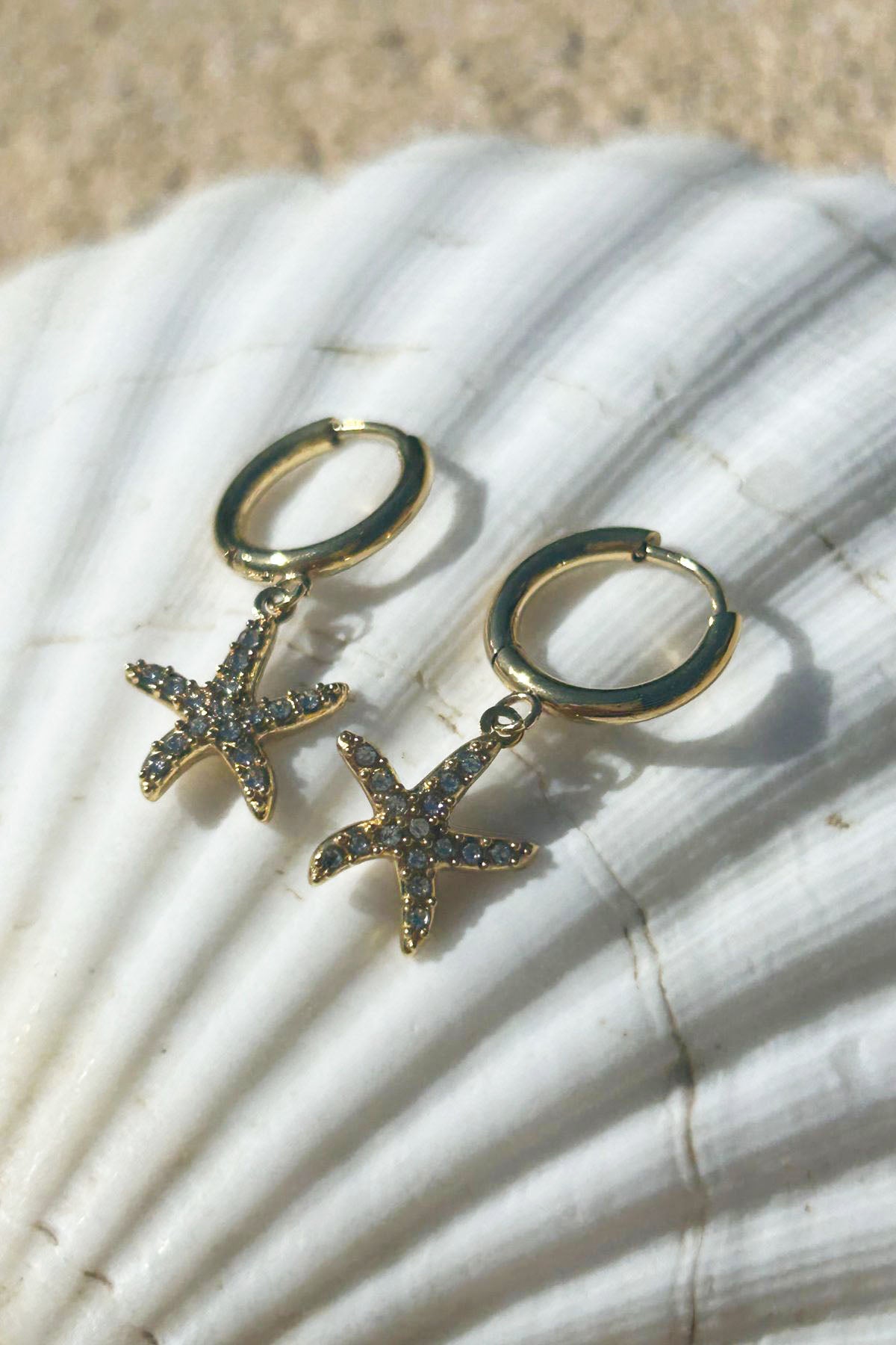 Starfish Huggie Earrings - Gold